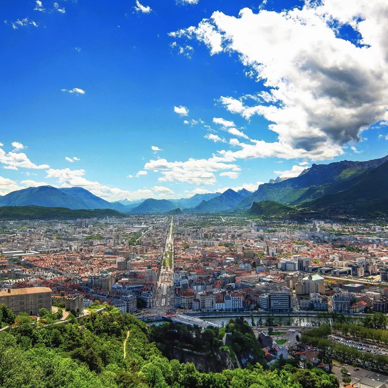 Visitez Grenoble à bord du petit train touristique